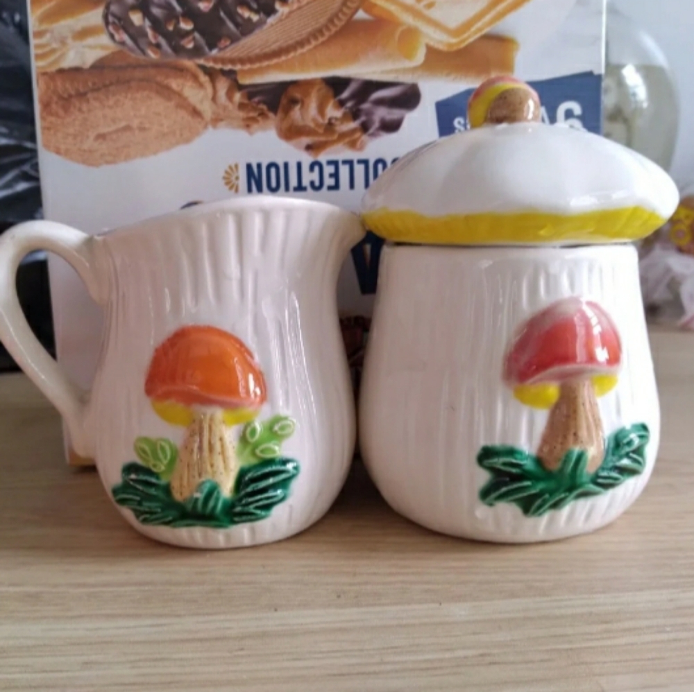3 Vintage mushroom containers